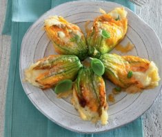 4 необычных блюда из цветов тыквы, которые стоит попробовать этим летом