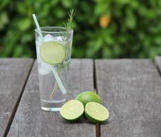 5 рецептов лимонада: вкуснее и полезнее, чем напитки из ресторанов
