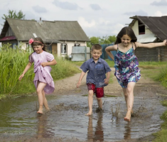 У бабушки на даче. Советы для летнего отдыха детей